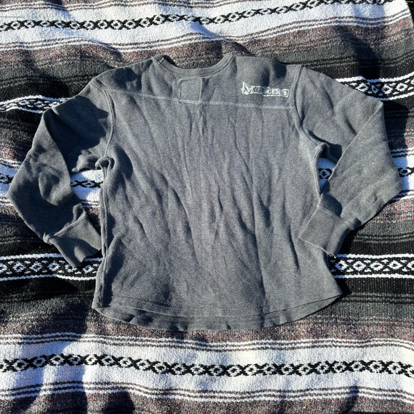VOLCOM GRAY THERMAL KNIT LONG SLEEVE LOGO GRAPHIC MENS SHIRT SIZE SMALL - Picture 2 of 6